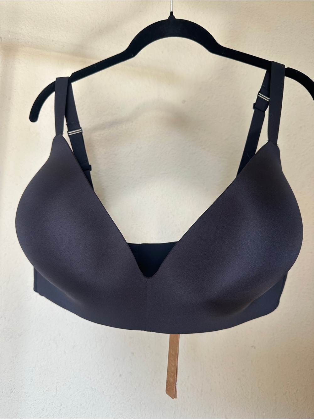 SKIMS WIRELESS‎ FORM lightly lined  BRA COLOR ONYX size 40H